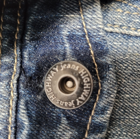 DISTRESSED Denim jacket (M) - Picture 3 of 5